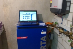 Stromspeicher bei der Installation in Dornach