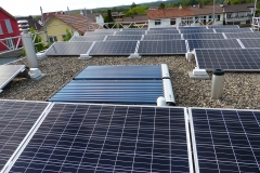 Solarwärme und Solarstrom auf Flachdach in Möhlin